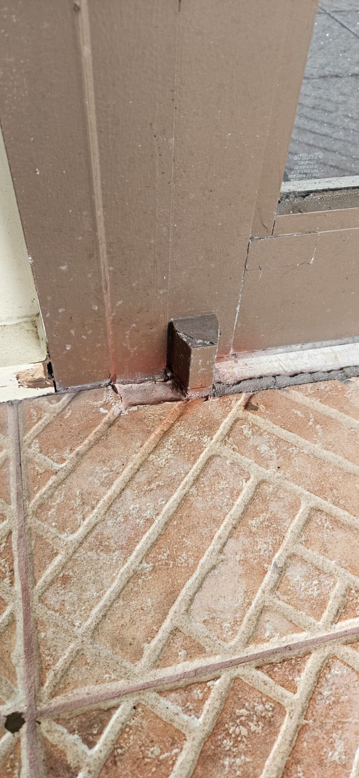 Bagel Shop Door Was Dragging on the Floor in Hallandale Beach photo 3
